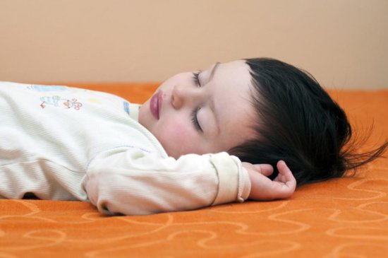 掌握娃的两个“<em>黄金睡眠</em>”时间，宝宝大脑发育好，长高也不费力