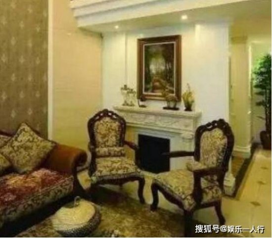<em>带</em>你看看周润发在香港的豪宅：独栋别墅装修大气，不愧身家几...