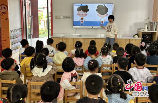 守护童年，共筑安全防线 宜宾江安橙乡幼儿园开展防性侵安全活动