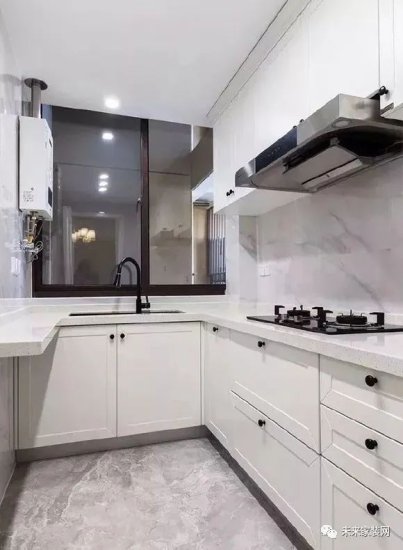 不花哨的<em>厨房装修</em>更实用，设计简洁大方，收纳空间很充足！