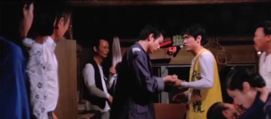 在70年代的香港影坛，能击败李小龙的影片，究竟有着怎样的魅力...