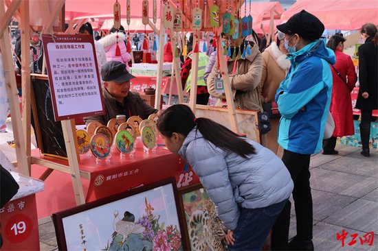 湖北省襄阳市总工会举办第二期“襄阳劳模匠心集市”