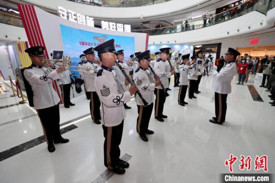 “72岁”<em>香港</em>警察乐队现身太原奏响爱国旋律