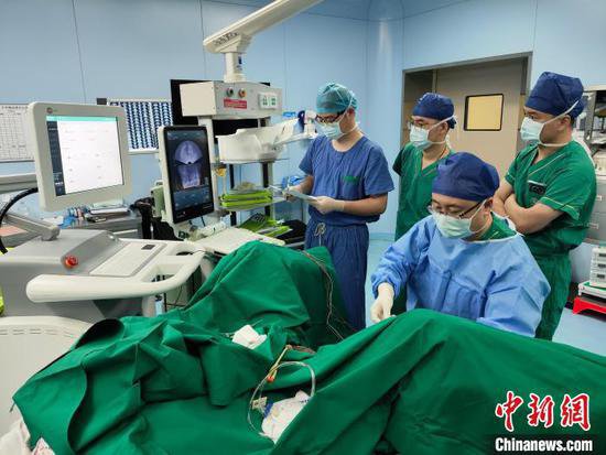 中新健康 | 上海专家开展精准“毫米级导航”手术 让前列腺癌患者...