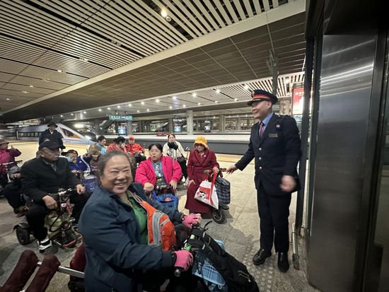 西安站：用爱化“碍” 让残障旅客出行更便捷