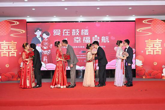 引领精神文明新风尚 南京鼓楼举办中式集体婚礼