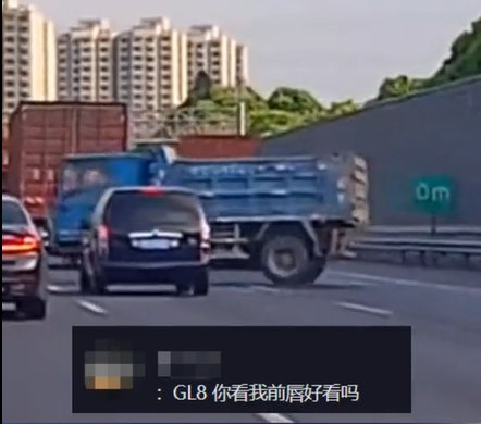 上海一卡车高架上突然甩尾掉头 后车：你这是有<em>话</em>要<em>对我说</em>吗