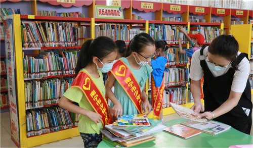 南宁市少年儿童图书馆学雷锋志愿服务队