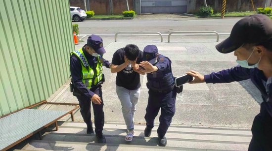 台湾一现役军人酒驾撞死人还烧车灭证，台军方回应：重惩撤职