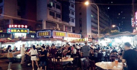 武汉<em>最著名的</em>夜宵老街，斥资5个亿升级，游客量大不如从前？