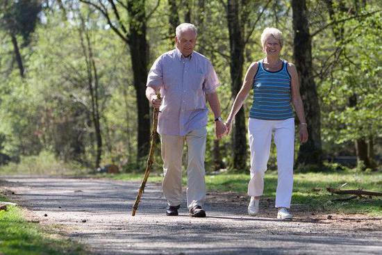 33万人研究发现：走路与寿命<em>之间的关系</em>，60岁以后，步数要刚刚...