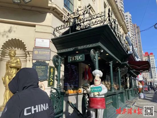 百年老街串联起40余家俄餐馆，吃着饭还能“来一曲”，到“尔滨...