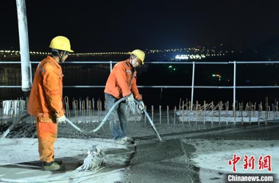 四川宜宾盐坪坝长江大桥主桥成功合龙 采用“鱼跃长江”造型