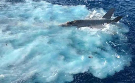 美军证实战机在南海坠毁照片和<em>视频真实</em>性：从航母上拍摄