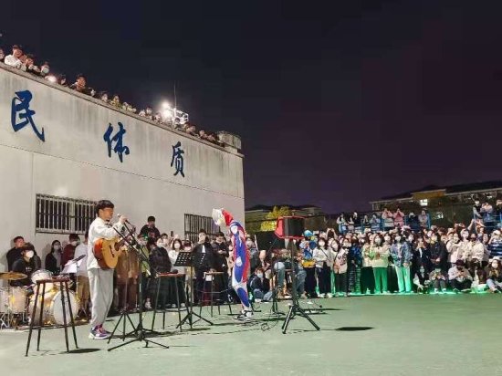 安徽师大：学生社团办了一场浪漫的“回暖”音乐会