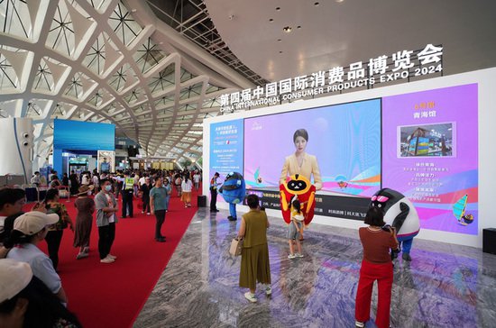 外国企业消博会上拥抱中国“新商机”