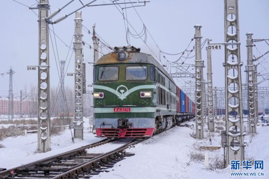 新疆铁路通行中欧（中亚）班列超过7万列