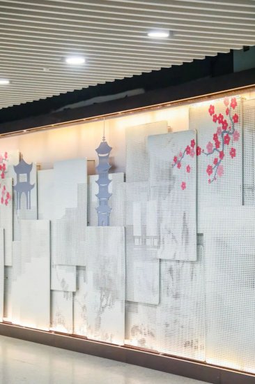折纸屏风、巨幅<em>山水画</em>……上海地铁站内的东方美学你发现了吗？