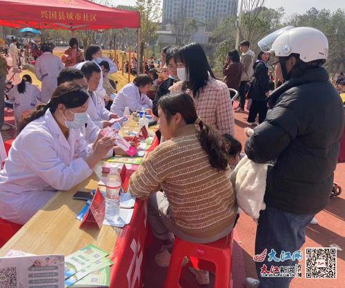 兴国县妇幼保健院走进社区开展义诊活动