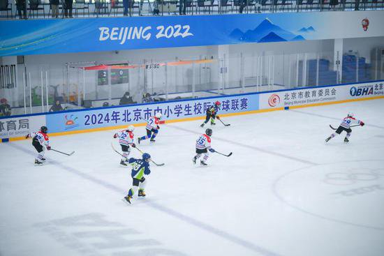 1600余名选手竞技北京市中小学生校际冰球联赛