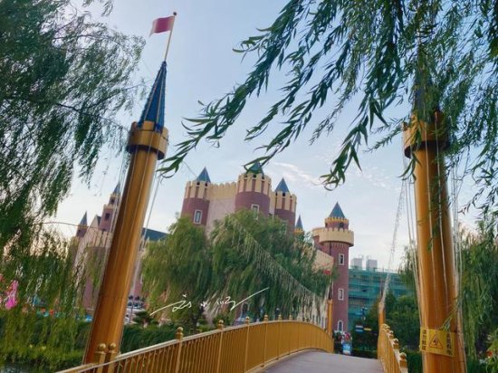 上海有一座“<em>安徒生童话</em>乐园”，堪比迪士尼，很多游客却还不...