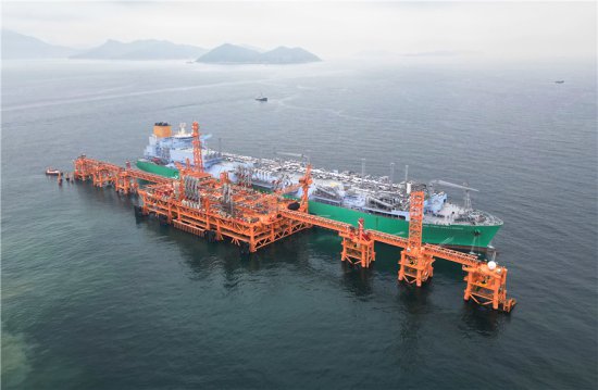 助力“双碳”<em> 世界最大海上</em>液化天然气接收站试运行